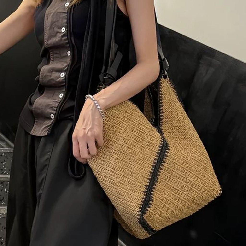 Sac de plage élégant en paille tressée à rayures, avec garniture noire, grande capacité