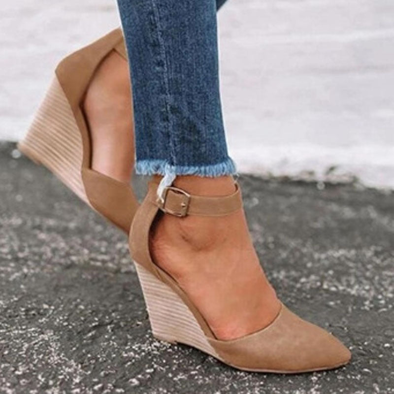 Chaussures à talons compensés et bouts pointus pour femmes avec boucle de ceinture