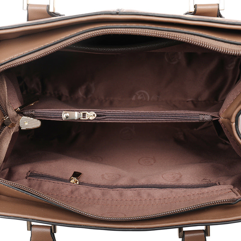Sac à main élégant pour femme d'âge mûr