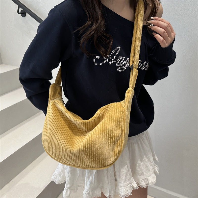 Sac bandoulière minimaliste en velours côtelé de couleur unie, grand, romantique, de style japonais, décontracté et tendance, en forme de croissant.
