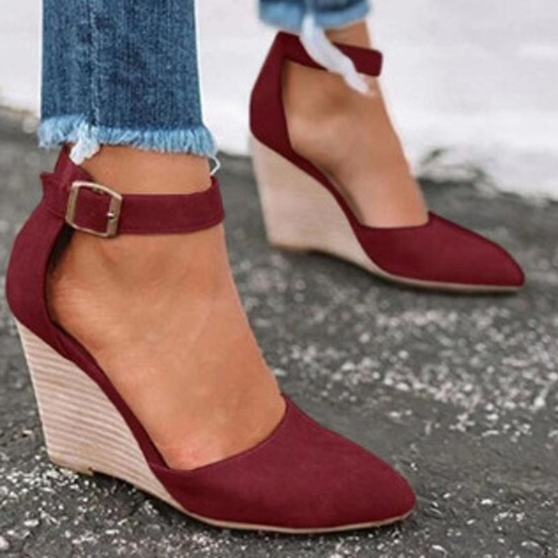 Chaussures à talons compensés et bouts pointus pour femmes avec boucle de ceinture