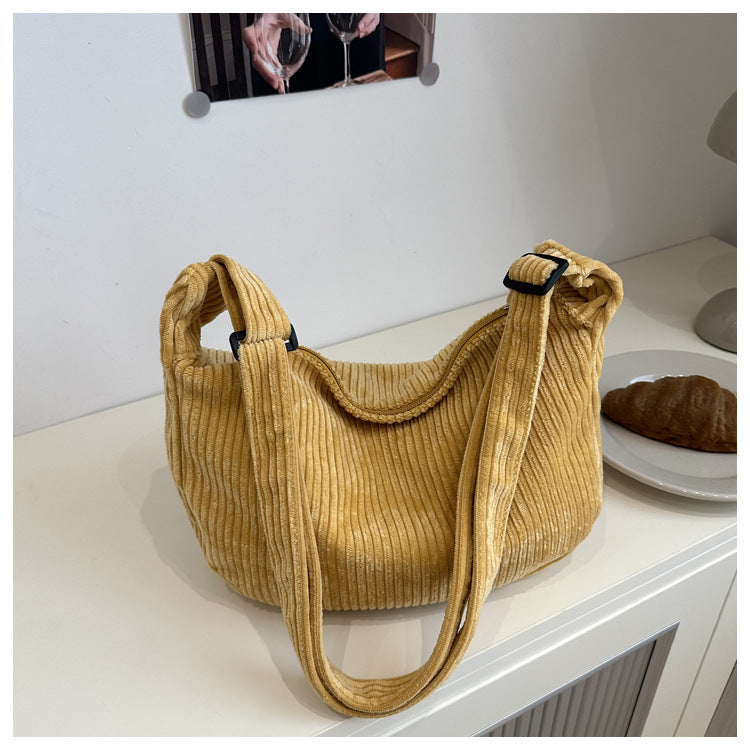 Sac bandoulière minimaliste en velours côtelé de couleur unie, grand, romantique, de style japonais, décontracté et tendance, en forme de croissant.