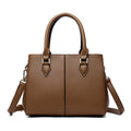 Sac à main élégant pour femme d'âge mûr