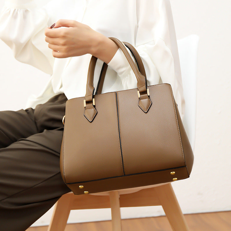 Sac à main élégant pour femme d'âge mûr