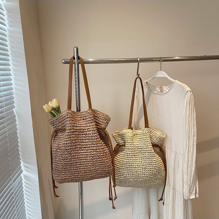 Sac tissé à bandoulière unique pour femme avec cordon de serrage, sac tissé en herbe de grande capacité
