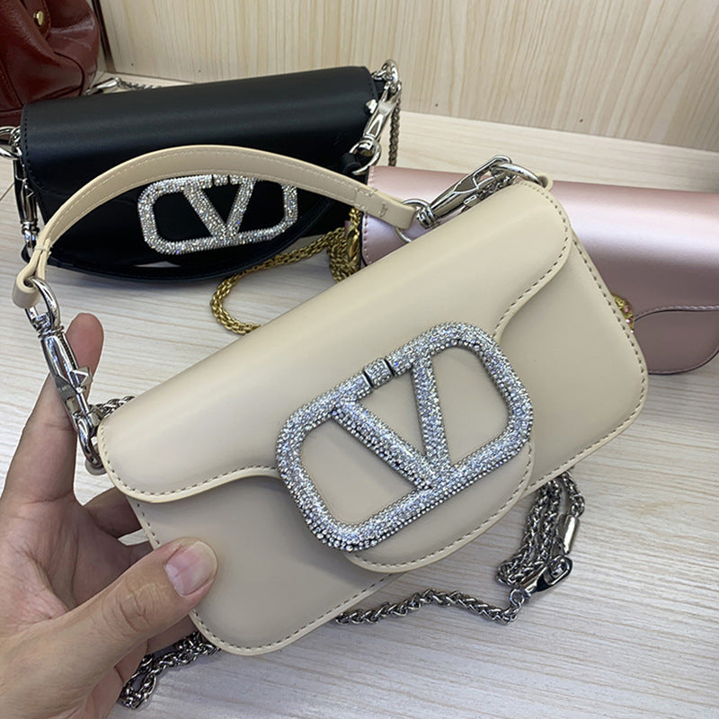 Sac bandoulière mini élégant clouté en cuir véritable pour femmes, idéal pour les trajets quotidiens et le porté main